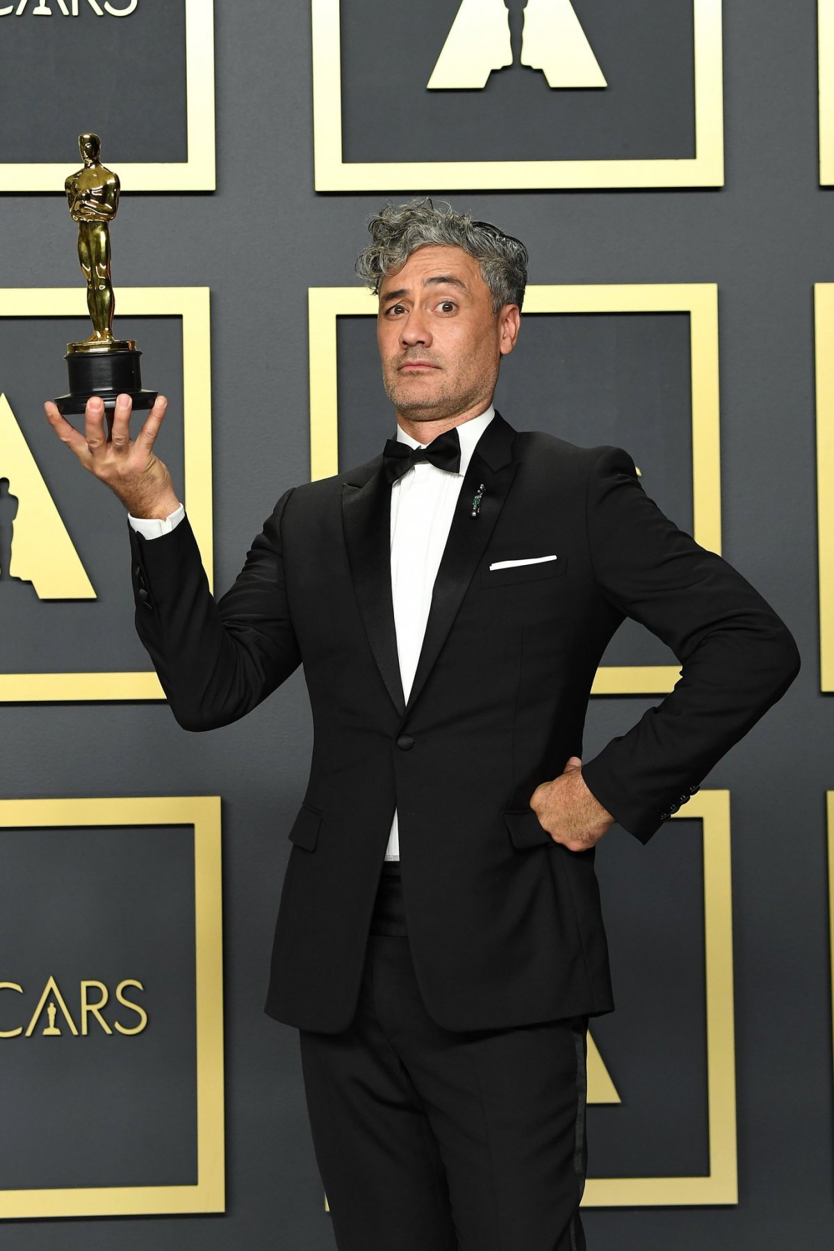 Taika Waititi a legjobb adaptált forgatókönyvért vihetett haza Oscar-díjat •  Fotó: Getty Images/Oscars
