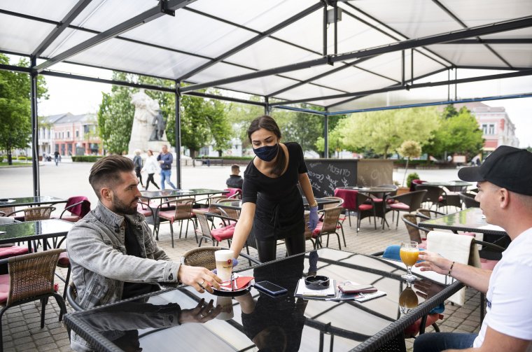 Május közepén megnyithatnak a szállodák, de a vendéglők és kávézók még nem