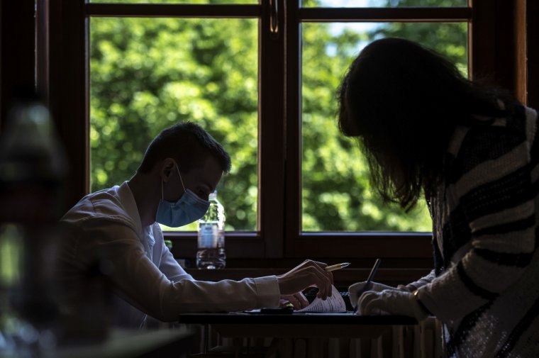 Jelenléti oktatás: az átoltottságnál jóval több feltételt szabna a Tanulók Országos Tanácsa