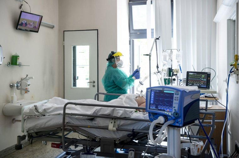 Továbbra is 1400 fölött a napi esetszám