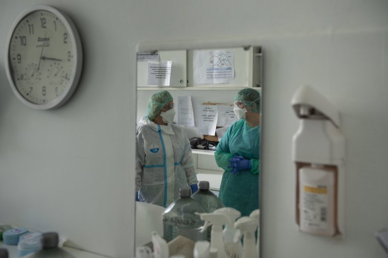 1050-hez közelít a koronavírus romániai áldozatainak száma