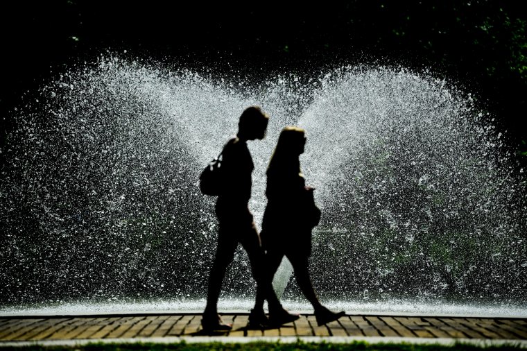 Hőségriasztás szombatra és vásárnapra: egyes helyeken akár 38 Celsius-fok is lehet