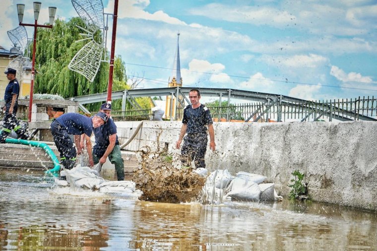 Átszakadt a Temes gátja, az ár szintje meghaladja a 2005-ös rekordértéket