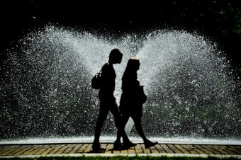 Hőségriasztás szombatra és vásárnapra: egyes helyeken akár 38 Celsius-fok is lehet