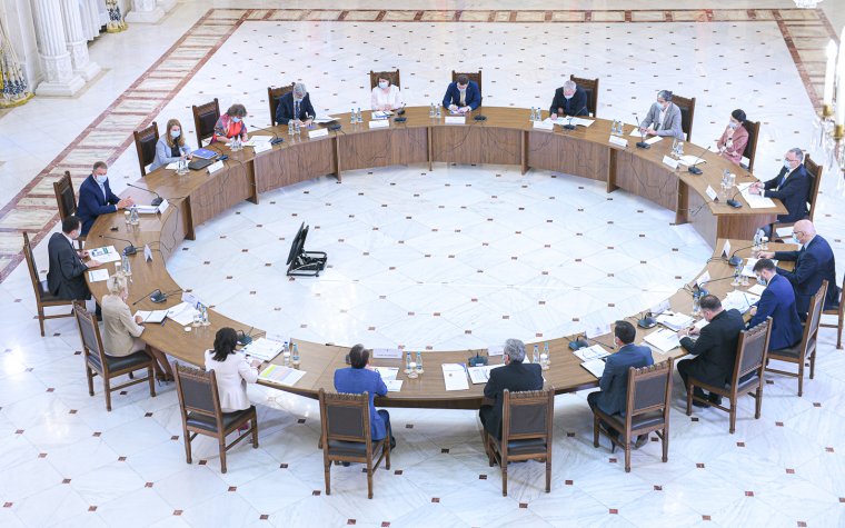 Iohannis: három forgatókönyvvel kezdődik a tanév szeptember 14-én