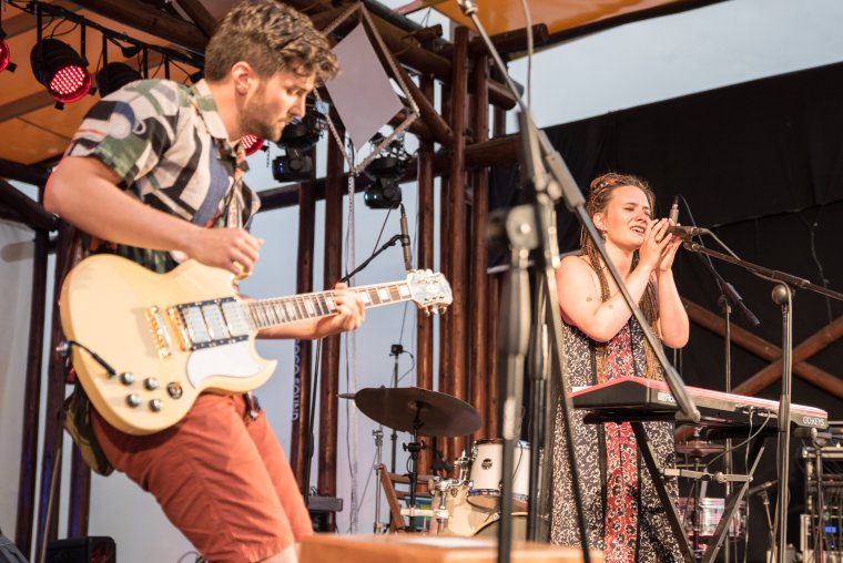 Fesztiválsláger és kávédal lett a legszebb az erdélyi könnyűzenei tehetségkutatón