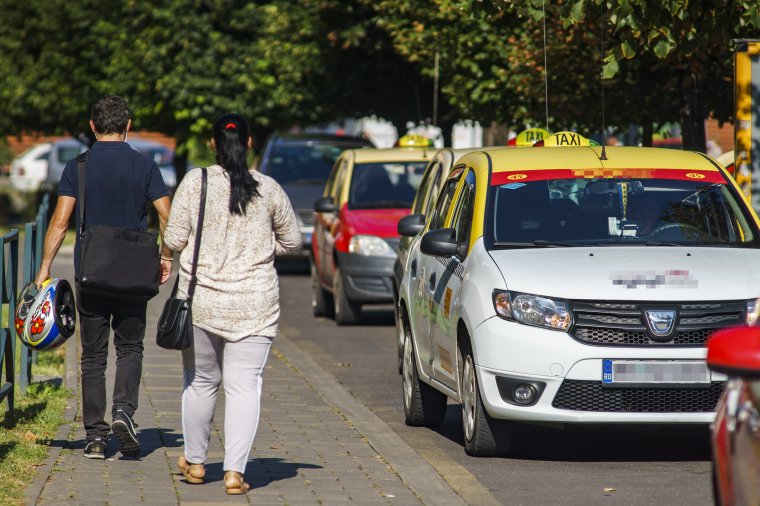 A taxitársaság kapta a bírságot, mert nem árulta el, melyik sofőrje vétett
