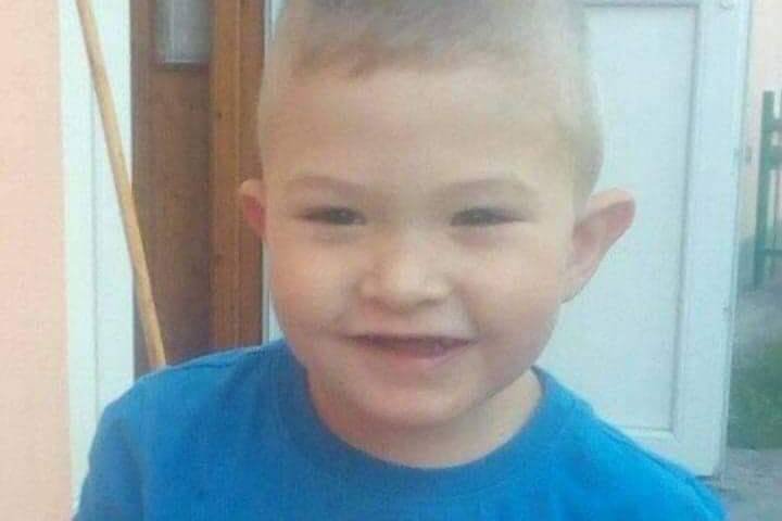 Segítségre van szüksége egy leukémiával diagnosztizált ötéves szovátai kisfiúnak