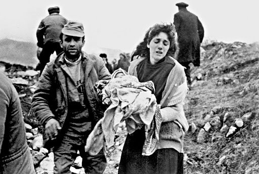 Az azerbajdzsánok kitelepítése Hegyi Karabahból az örmények által elkövetett Khojaly tömegmészárlás után (1992) 