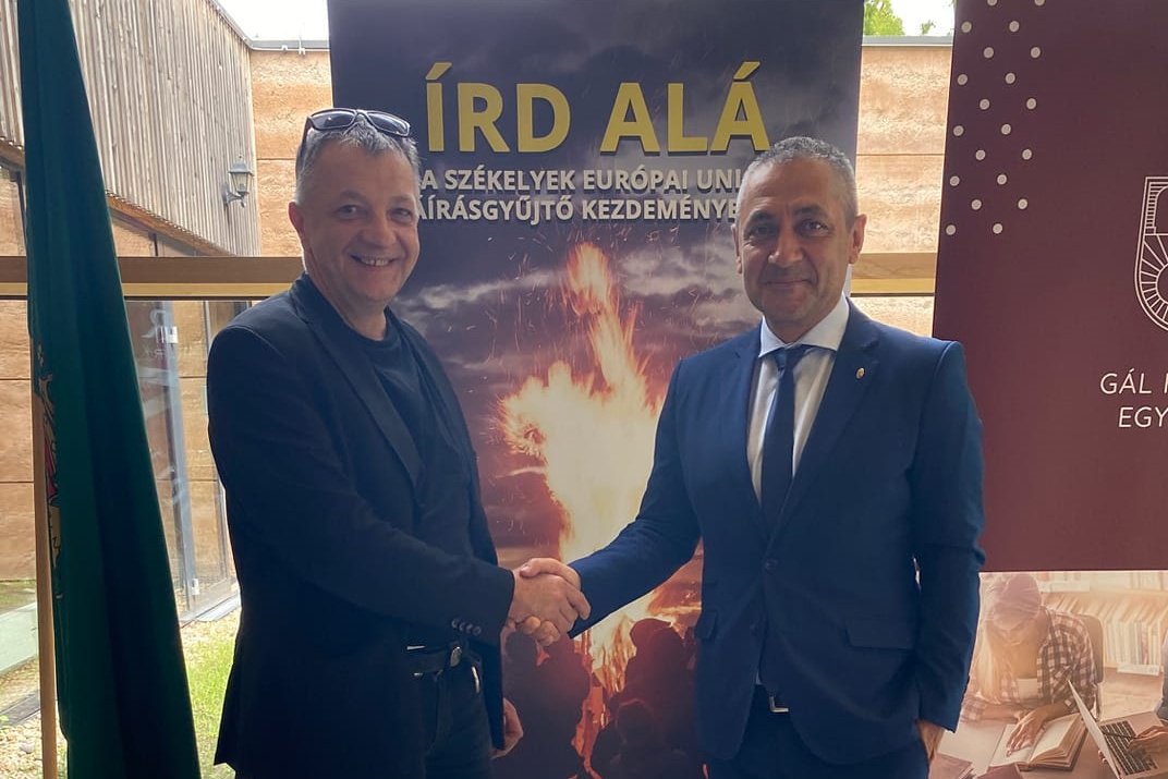 Pesty László kampányfőnök és Potápi Árpád János államtitkár bízik az akció sikerében • Fotó: Írdalá.hu