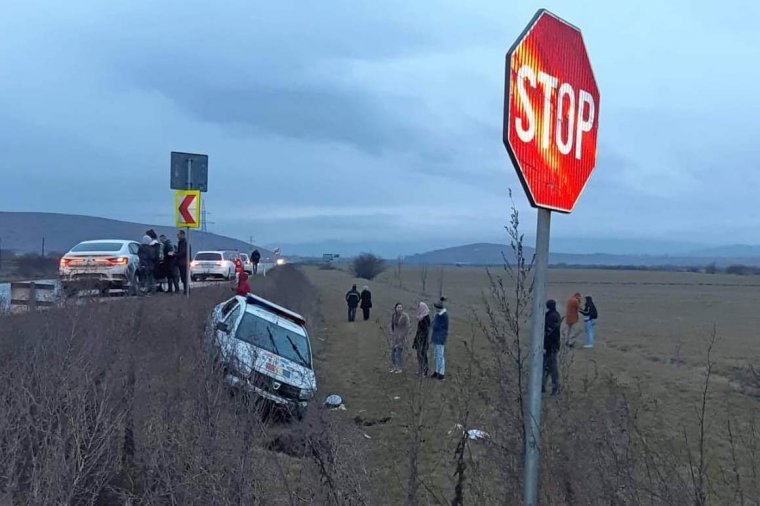 Rendőrautóval ütközött egy személygépjármű Csíkmadaras közelében
