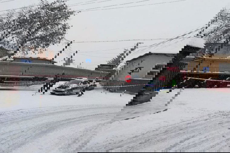 Elakadt kamion zárt le egy kereszteződést Székelyudvarhelyen, időbe telt a felszabadítás