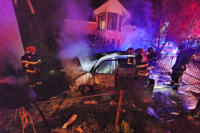 Személyautó kapott lángra