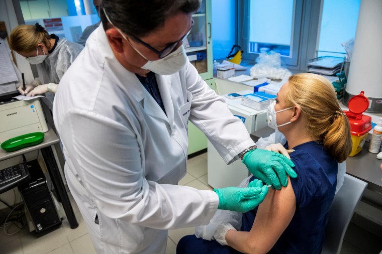 Megtilthatják a kivételezést az oltással rendelkezőkkel Németországban