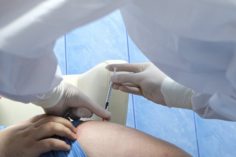 Alakul az immunizáció, több mint 30 ezer embert oltottak be egy nap alatt Romániában