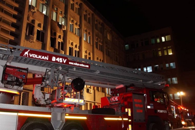 Lezárult a helyszínelés a Piatra Neamţ-i megyei kórházban, lemondott a kórházigazgató