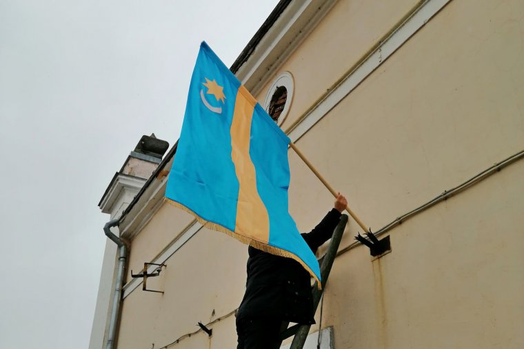 Egy helyett száz székely zászló lobog Gyergyóremetén