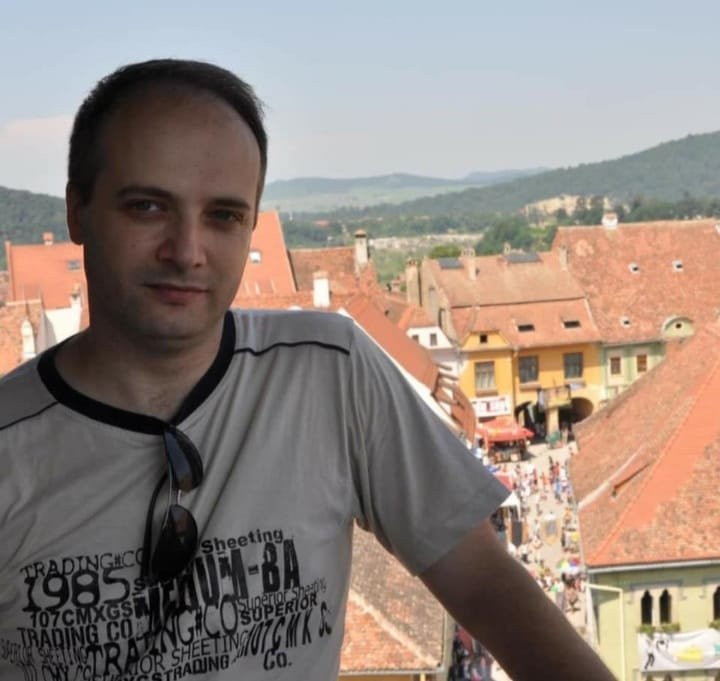 Életeket mentett szombat este Cătălin Denciu, emiatt súlyos égési sérüléseket szenvedett. Jelenleg Brüsszelben kezelik, állapota stabil •  Fotó: Cătălin Denciu/Facebook
