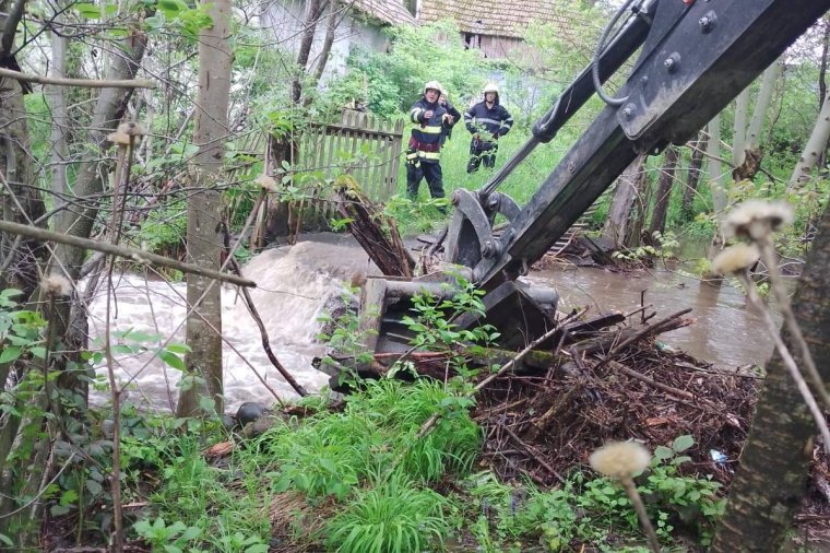 Markolóval szabadították fel a víz útját
