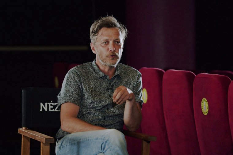 Aki rossz arcokat alakít