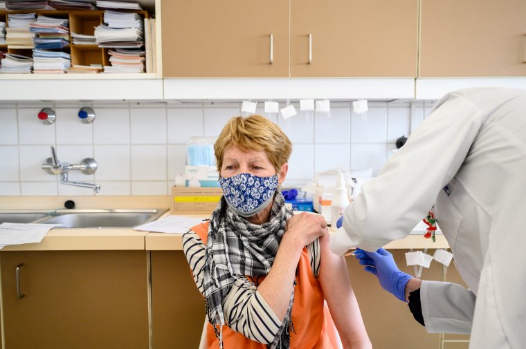 Háromféle oltóanyag közül lehet majd választani a háziorvosi rendelőkben