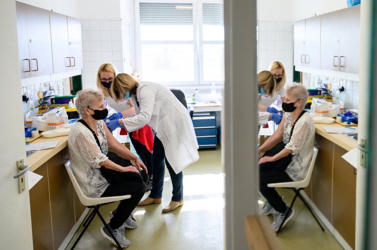 Megelőzte Máltát, és az első helyre került Magyarország az EU-ban az átoltottságban