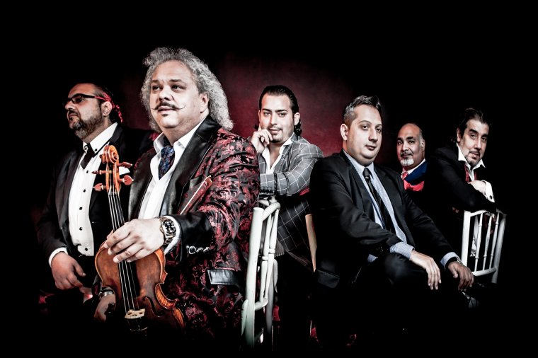 Csíkszeredában, a Csíki Kamarazenekarral koncertezik a Roby Lakatos Ensemble (x)