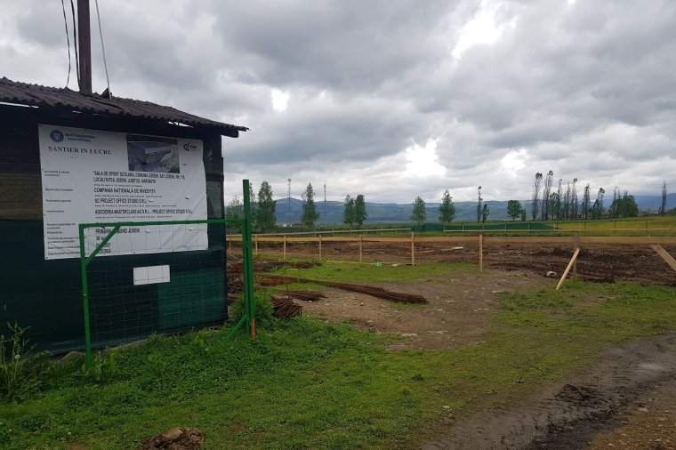 Sportcsarnokot építenek és közösségi teret alakítanak ki Gyergyóalfaluban