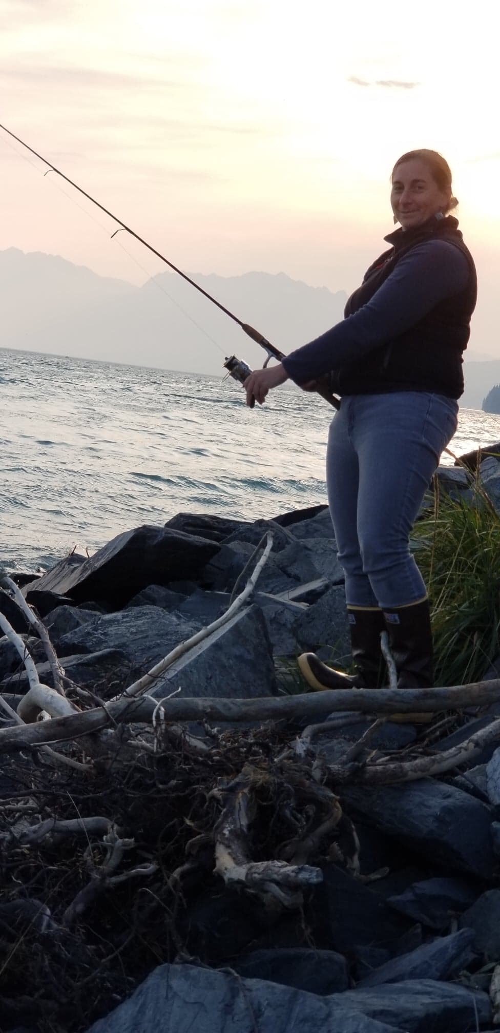 Miklós Györgyi horgászás közben &bullet;  Fotó: Miklós Györgyi