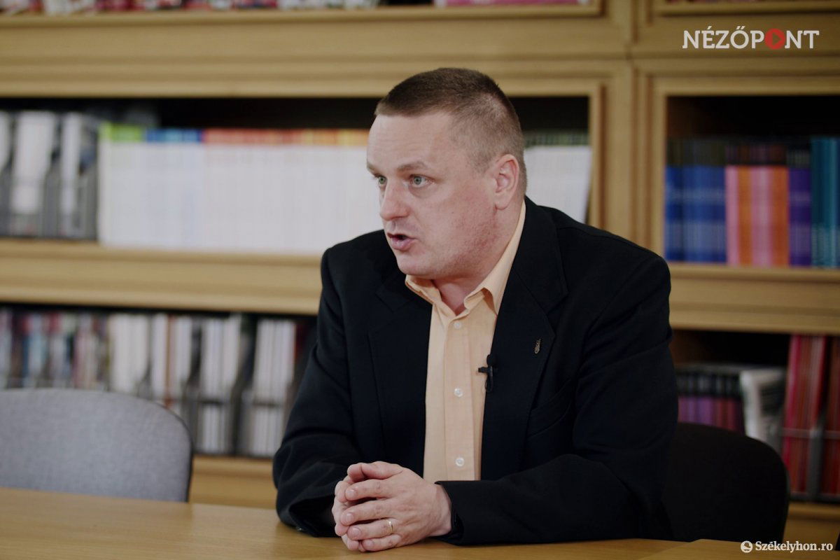 Murádin János Kristóf történész: „kérdés, hogy az erdélyi magyarok meghurcoltatásának tekintetében mennyire nyithat, nyit vajon Bukarest, az lenne jó, ha nemcsak a börtönviselt román értelmiségiekre vonatkoztatnák a feltárást” •  Fotó: Székelyhon Tv