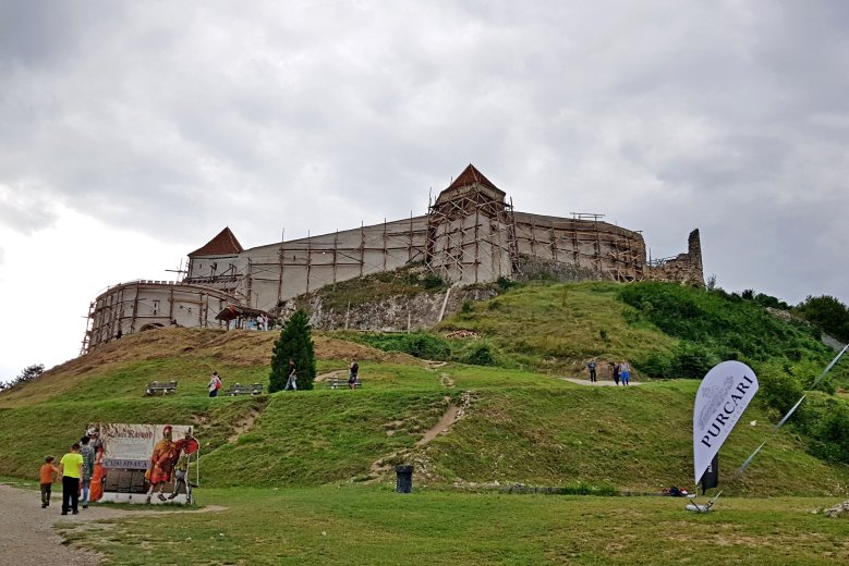 Hat év késlekedés után újraindulhat a barcarozsnyói vár felújítása – 2028-ra nyithat meg Erdély ikonikus erődítménye