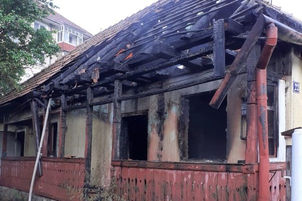 Tűz ütött ki egy balánbányai házban, égési sérüléseket szenvedett a lakója