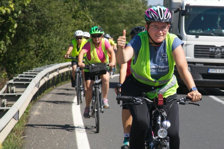 Kerékpárral Budapestre Ferenc pápához