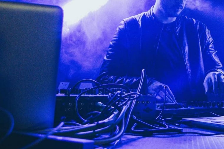 Nem tudni, mit hoz az ősz – a zenekarok és a klubtulajdonosok reménykednek