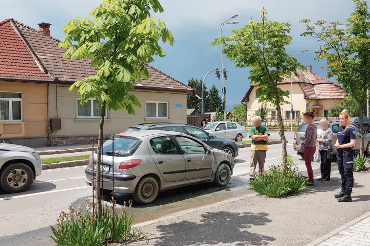 Autó gyúlt ki az egyik forgalmas csíkszeredai útkereszteződésnél