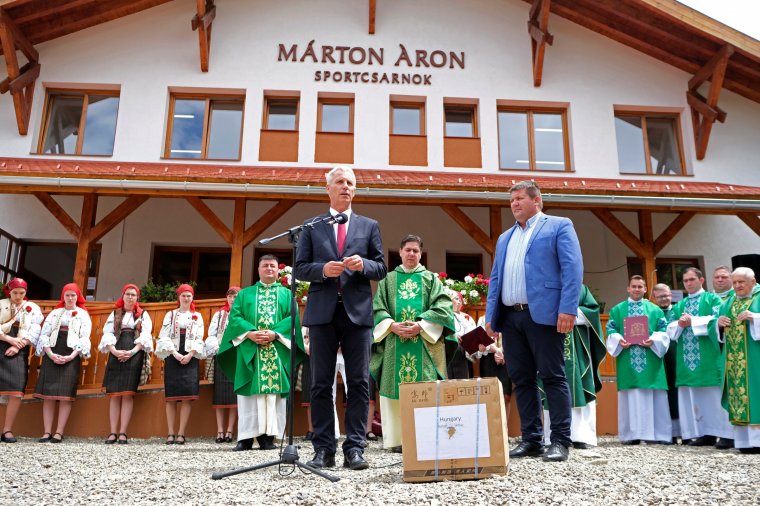 Magyarországi támogatással épült sportcsarnokot avattak Gyimesközéplokon