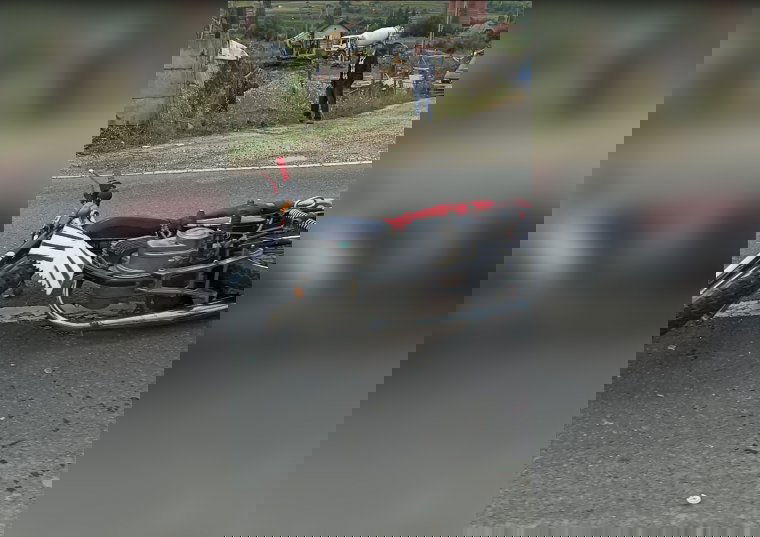 Idős motoros ütközött autóval Csíkszentdomokos közelében