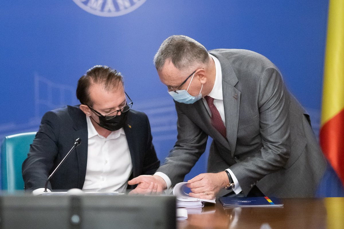 Kész a felmentőlevél. „Tisztogatást” hajtott végre Florin Cîţu miniszterelnök •  Fotó: Gov.ro