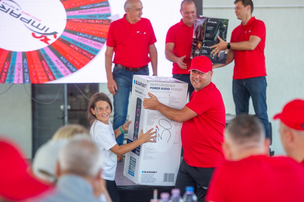 … más egészen nagy meglepetéssel tért haza. • Fotó: Beliczay László 