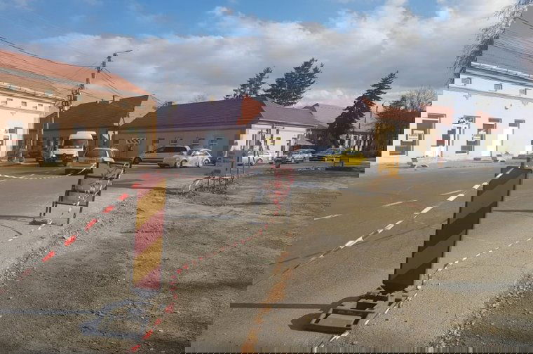 Megunták a forgalmi dugókat és a várakozást – körforgalom épül Gyergyóalfalu központjában