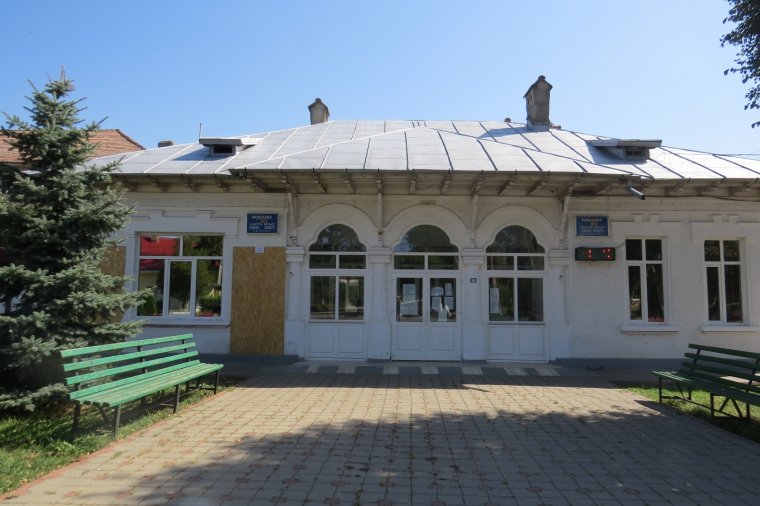 Letesztelték a bíróságokat, hogyan viszonyulnak a román vidékek zászlós hiányosságaihoz