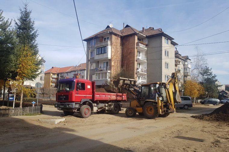 A tervek szerint év végéig befejeznék a vízhálózat kiépítését a gyergyószentmiklósi Bucsin negyedben