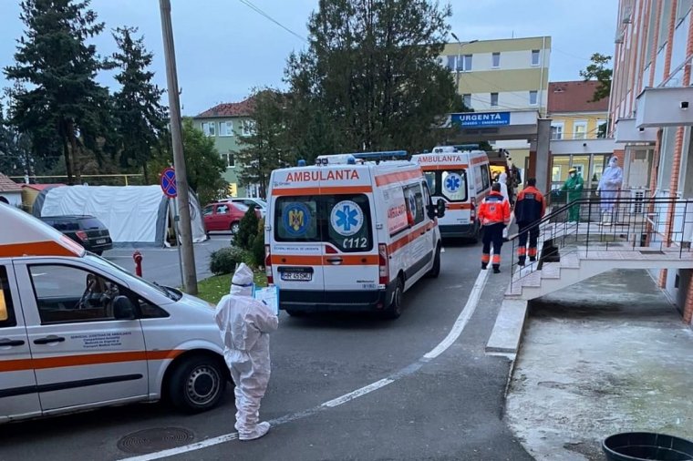 Csaknem 15 ezer új fertőzést igazoltak, több mint ötszáz halálesetet regisztráltak