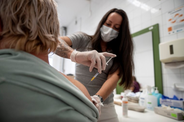 Növekvőben az oltakozási kedv: az elmúlt nap folyamán harmincegyezren kapták meg a védőoltást