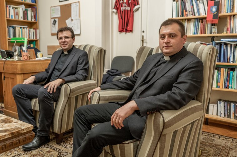 A Jóisten mindig ad hivatást