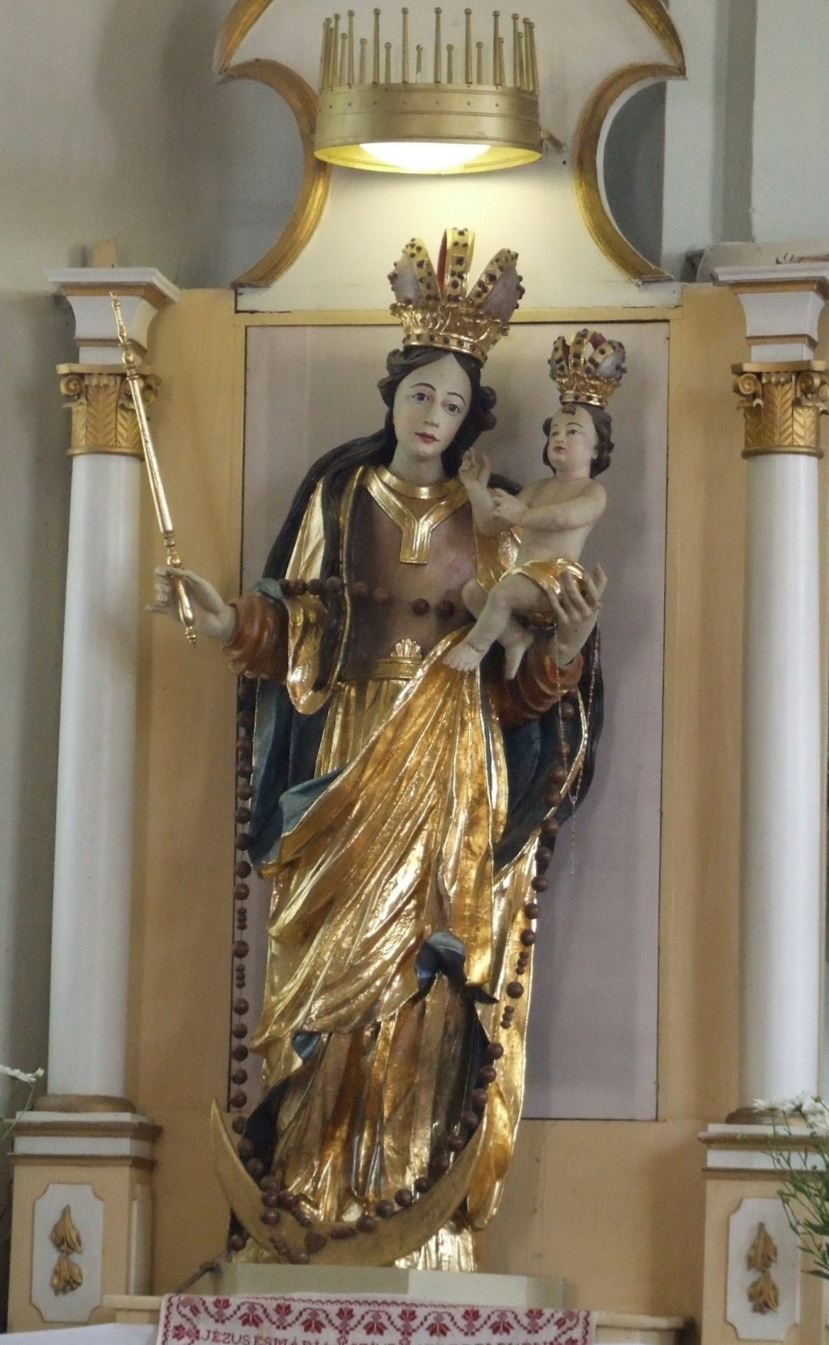 Az Esztelneki Madonna kegyszobor. Elkészíttetnék a másolatát •  Fotó: Erdélyi Ferences Rendtartomány