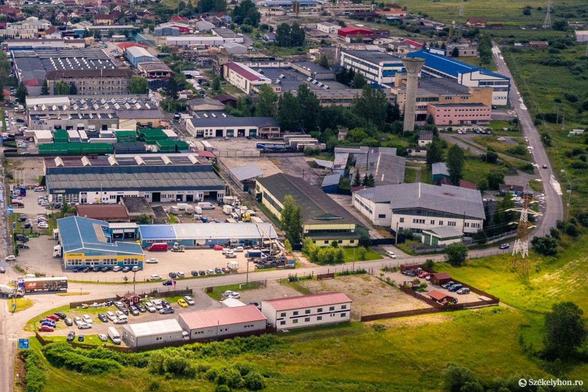 A Csíkszereda Székelyudvarhely felőli kijáratánál levő Hajnal utcában még idén elhelyeznék a tűzkárosultakat &bullet;  Fotó: Pinti Attila