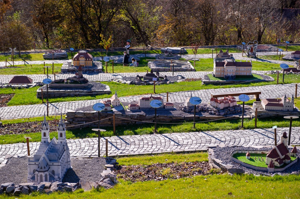 Megnyitása óta nagy népszerűségnek örvend a szejkefürdői Mini Erdély Park •  Fotó: Beliczay László