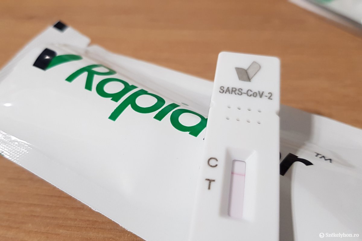 A tanügyminiszter szerint a középiskolások saját magukon végezhetik el a nyáltesztet, a tanárok pedig nyilvántartásba kell vegyék az eredményt. Képünk illusztráció •  Fotó: Székelyhon