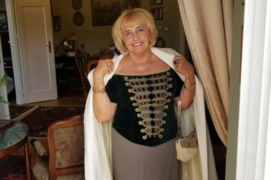 Kolozsváron született, Amerikában élt, Budapesten lakik, Nagyvárad második otthona volt 